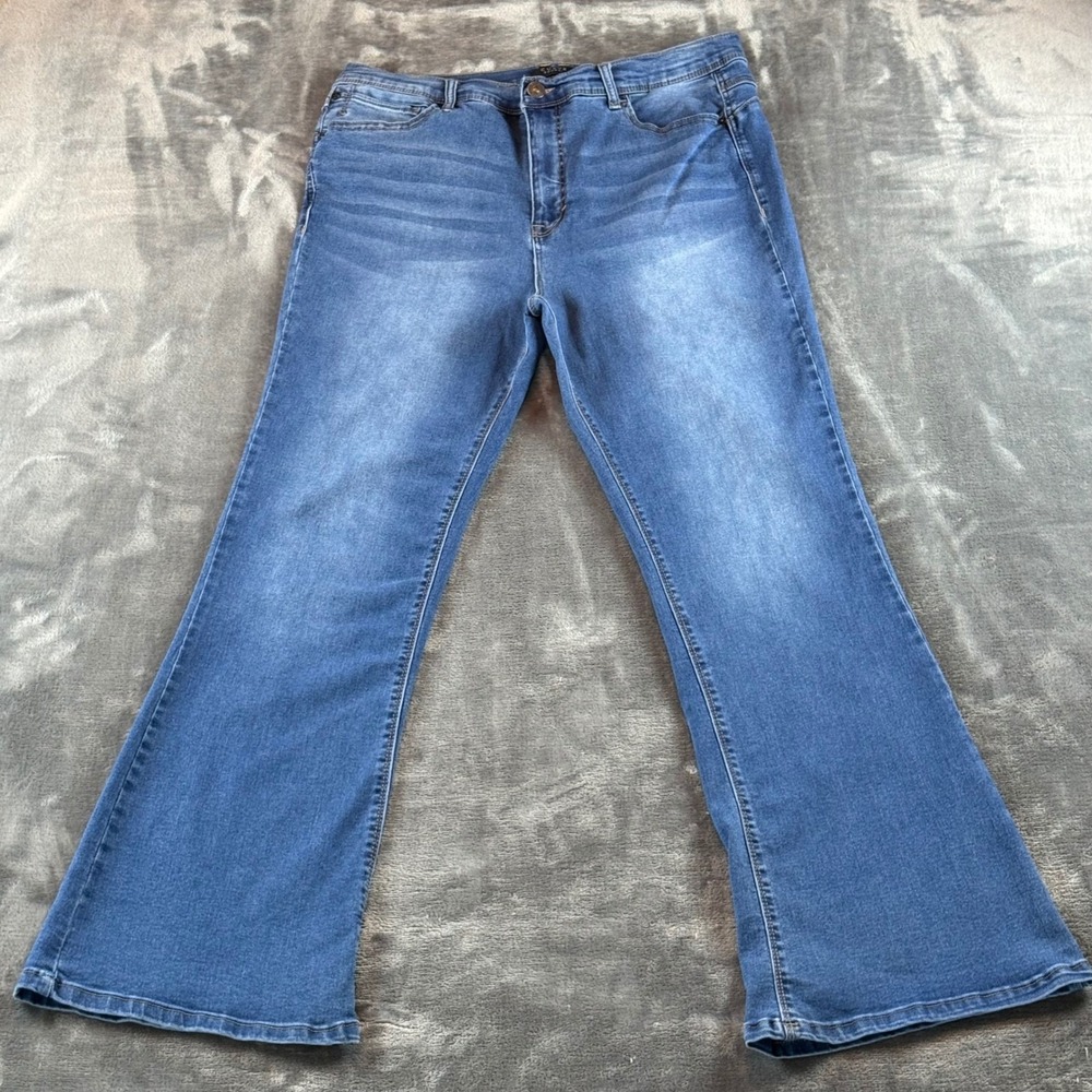 Curve Appeal High Rise Flare Jeans Medium Wash Blue Denim Womens Size 14/32